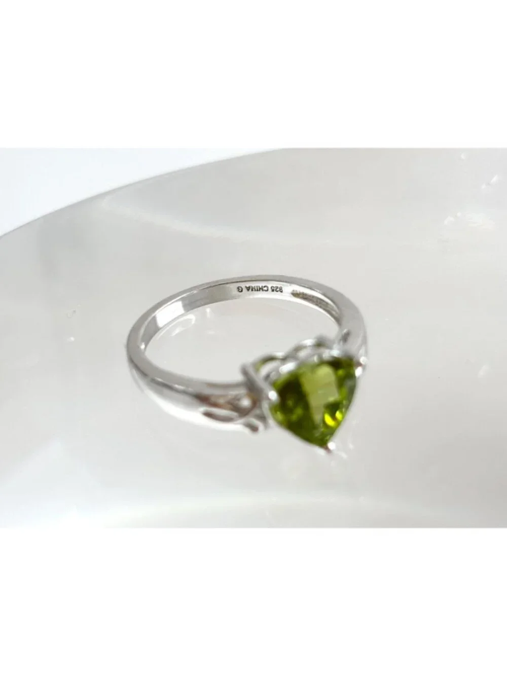 Heart Shaped Cutout Shank Peridot Sterling Silver 925 Vintage Ring - sz 7.75